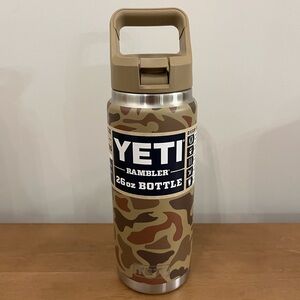 YETI Rambler 26oz with Flip Lid in Wetlands Camo